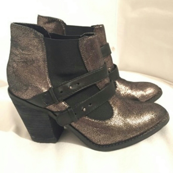 Adorable shimmery Kelsi Dagger Booties - Picture 1 of 2