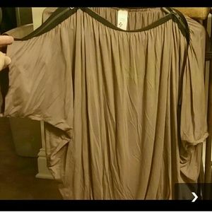 Cute top with zipper