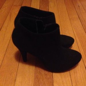 Black booties, don't fit me right