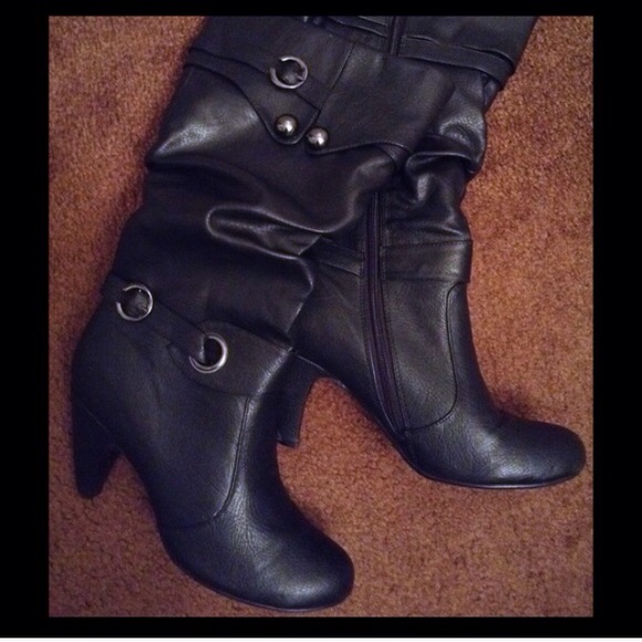 Size 9 black boots