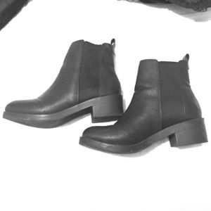 Steve Madden Chelsea boots