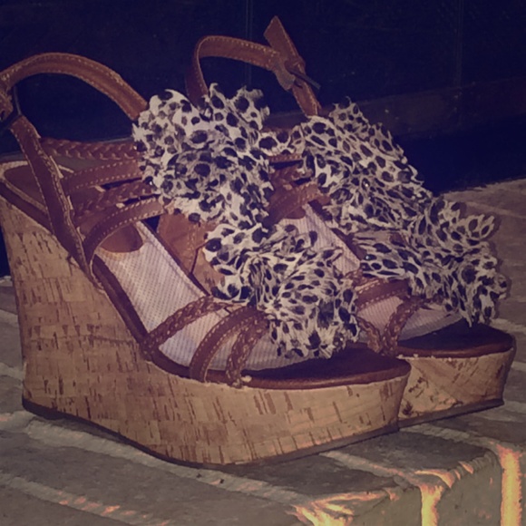 Sz 9.5 Leopard flowered and Tan Madden Girl wedges