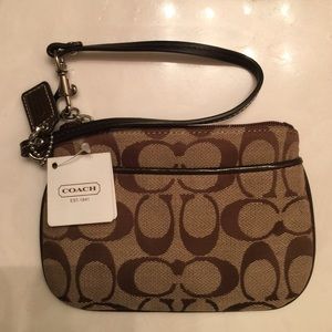 coach wristlets 3021
