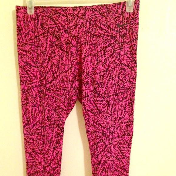 Nike Women's Club Crop AOP Legging