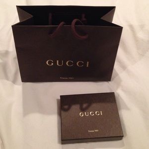 Small Gucci gift box with gift bag