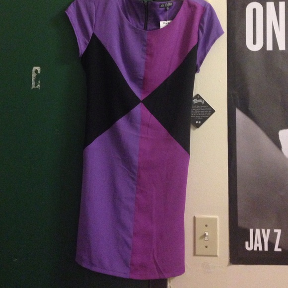 ❗️SALE❗️Cute Color Block Dress - Picture 2 of 3