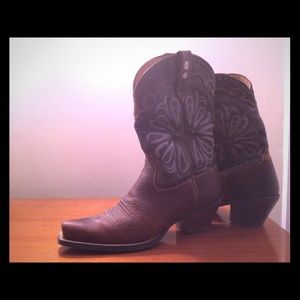 💰SALE👍.     Daisy Ariat boots.