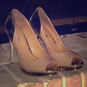 Size 9.5 Gold and Nude heels