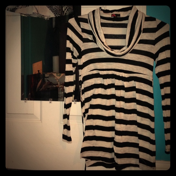 B&W Striped Cowl Neck Top - Picture 3 of 3