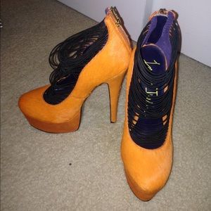 London Trash Ceres heels in Orange