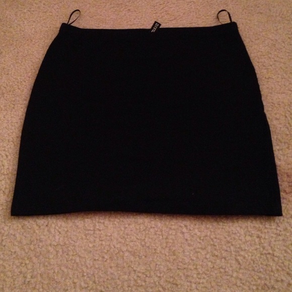 H&M BLACK BODYCON SKIRT
