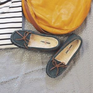 Minnetonka Kayla Slippers in Teal