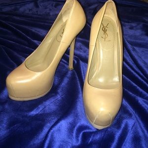 YSL Yves Saint Laurent Nude Pumps