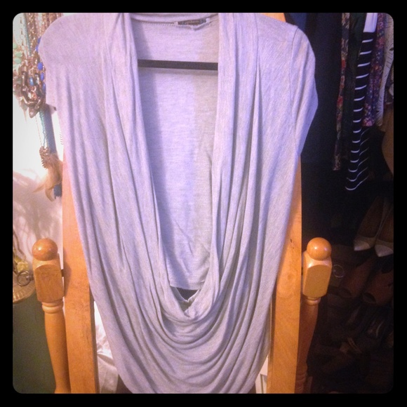 Fun and flirty grey top.