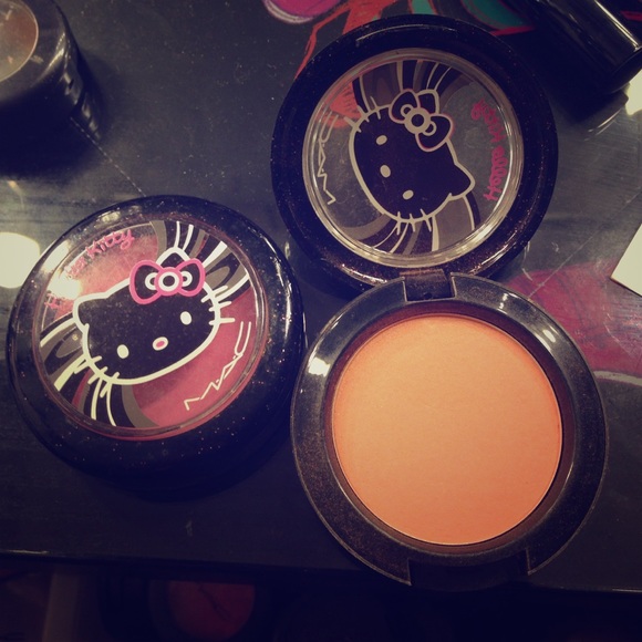 MAC hello kitty collection blush - Picture 1 of 3