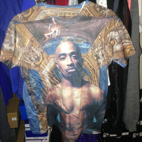 Tupac top