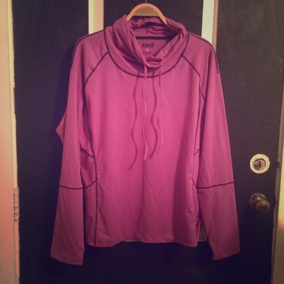 Athletic top. Very flattering! - Picture 1 of 2