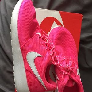 Nike roshe runs