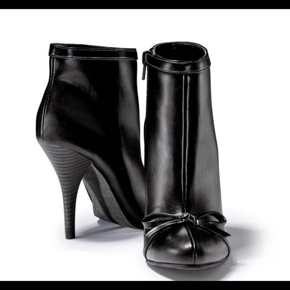 New Black ankle bow boots🌸