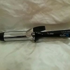 Revlon Studio 35 ...1 1/2" ..curling iron