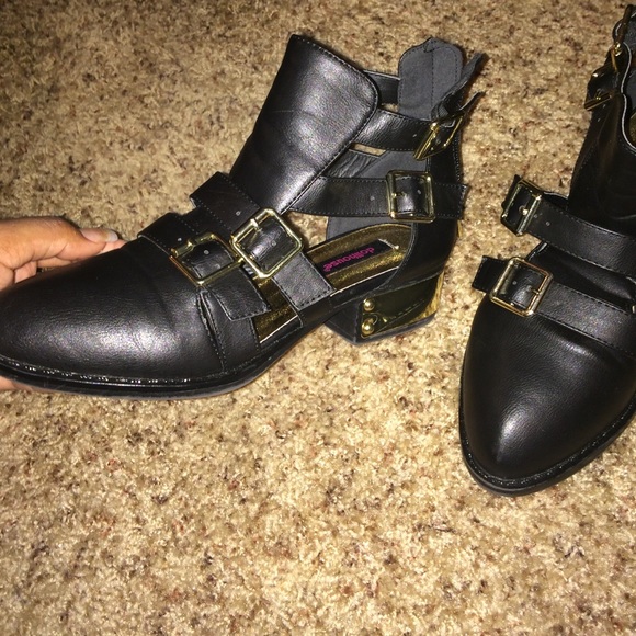 Shoes - Picture 2 of 3