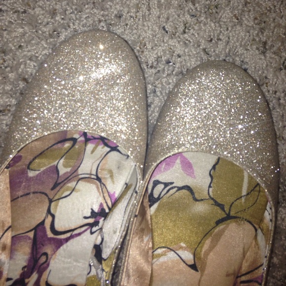 Faded glory beige flats