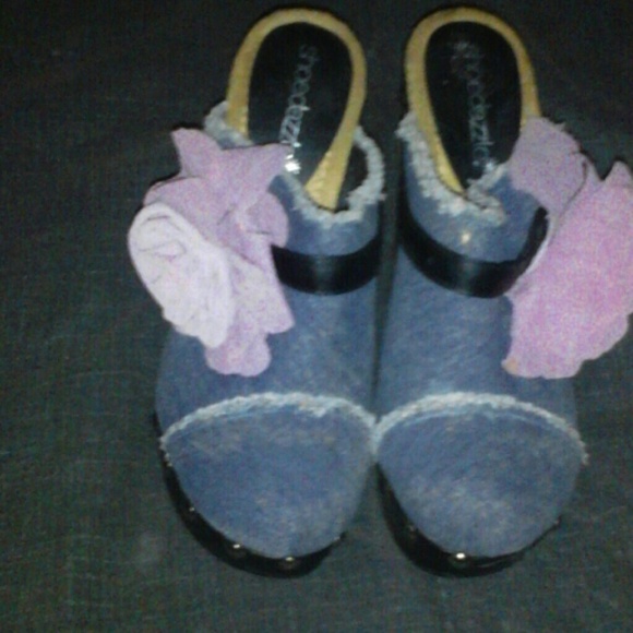 Jean clogs with pink flower on side - Picture 1 of 3