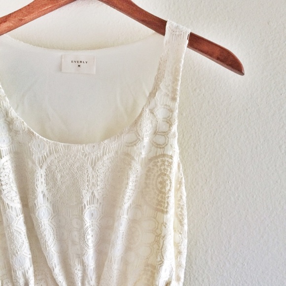 Dresses & Skirts - 🆕NWOT Lace Maxi Dress