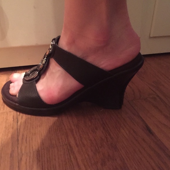 Adorable brown wedges!!