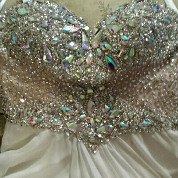 πHP 5/18π White & Gold Terani Prom Dress!! - Picture 2 of 4