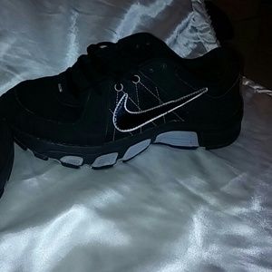 Nike T-RUN5 ...size 6.5 in youth...