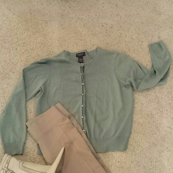 🌺5/$15🌺Van Heusen! Darling Details.