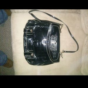 Guess purse. No flaws.