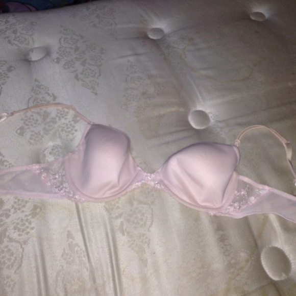 VICTORIAS SECRET ANGELS BRA. SIZE: 36B
