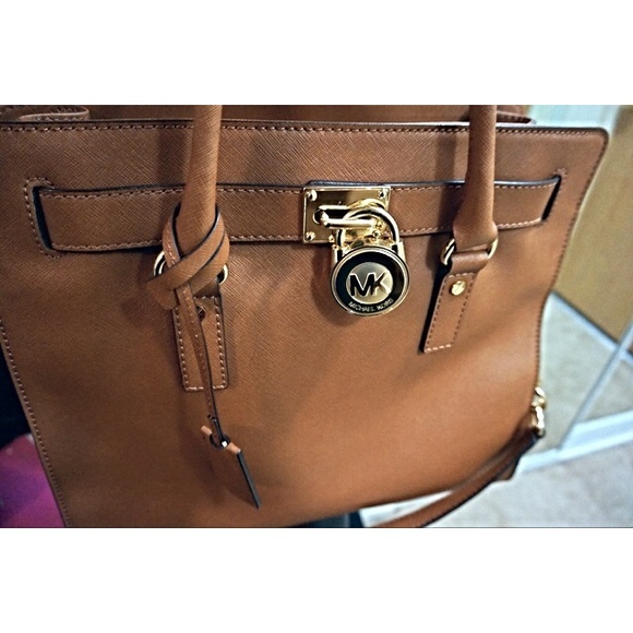 🎈Sold🎈Beautiful Michael Kors Handbag. - Picture 3 of 4