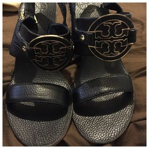 ✔️💯Pre-loved Tory Burch Wedge🚨reduced🚨