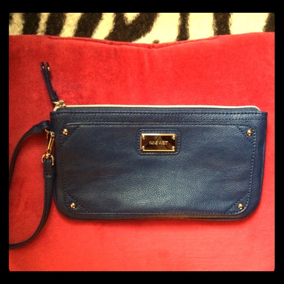 nine west blue wrislet/clutch handbag