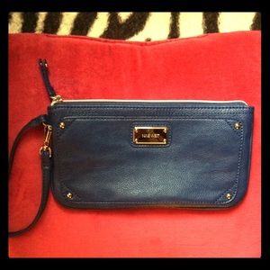 nine west blue wrislet/clutch handbag