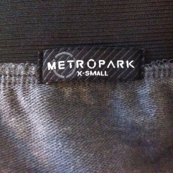 Metropark Grey Skirt - Picture 4 of 4