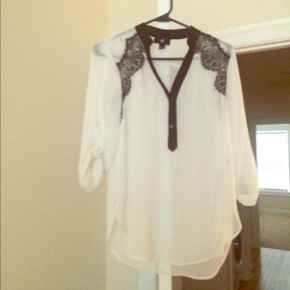 Black and white lace top!