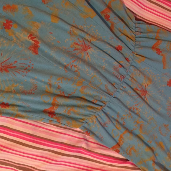 Open back tee. - Picture 3 of 4