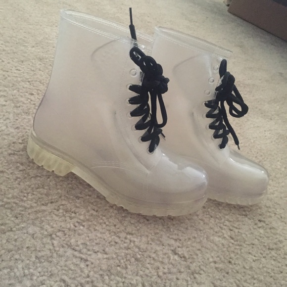 🌙 SOLD 🌙 transparent booties - Picture 1 of 3