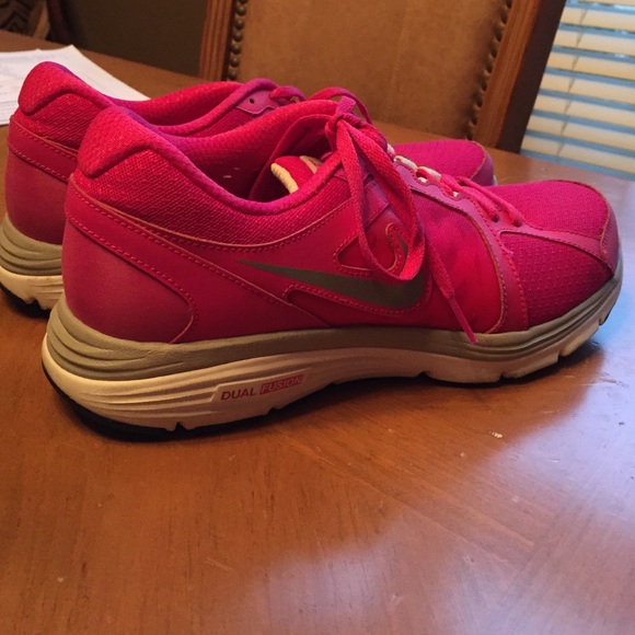 pink nike dual fusion running shoes