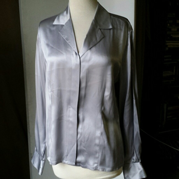 💳🔦❤FLASH SALE👢  NWOT 100% Silk blouse