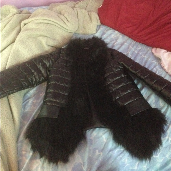 Faux fur jacket💜 Never been worn before💟 Black✖️