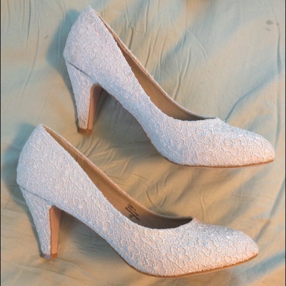 Modcloth Ivory Heel NWOT