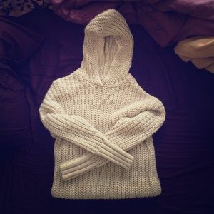 H&M sweater (never been worn) cream color.