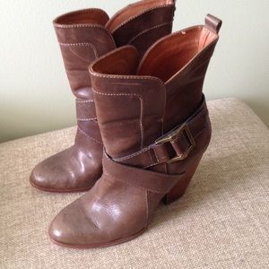 Frye Andrea boots, excellent condition