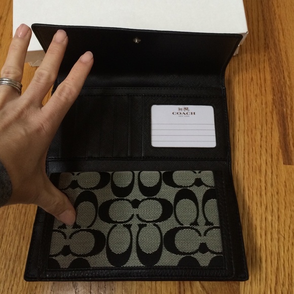 Authentic Coach wallet - Picture 2 of 3