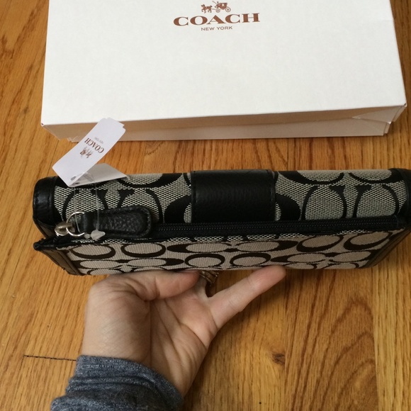 Authentic Coach wallet - Picture 3 of 3